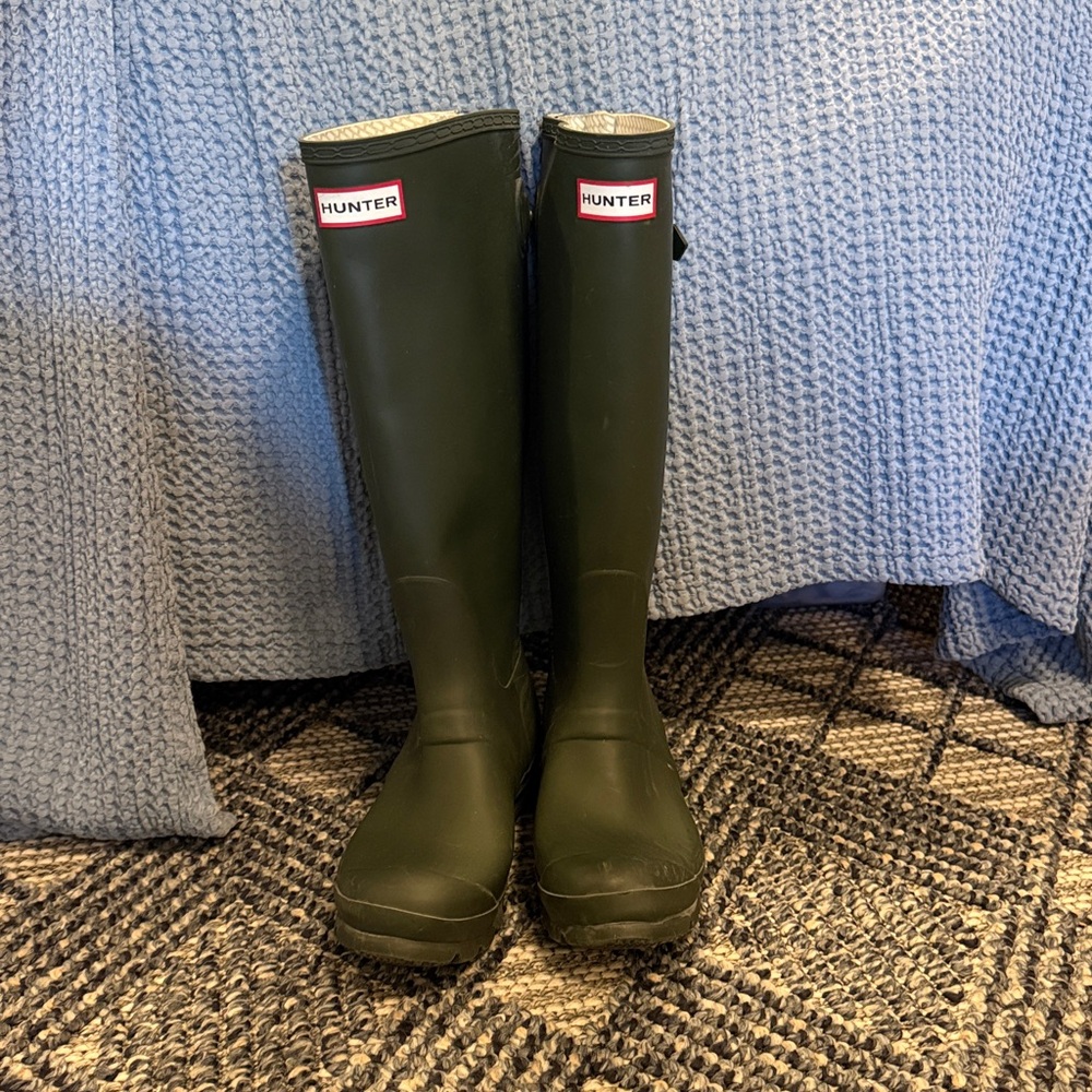 Hunter Dark Green Waterproof Boots with adjustable calf size 6